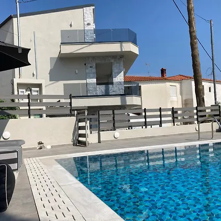 Ξενοδοχείο με διαμερίσματα Luka 1 Aparts Polichrono 3*