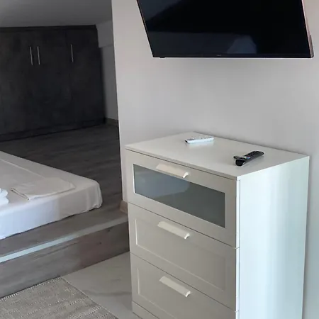 Luka 1 Aparts Polichrono Aparthotel *