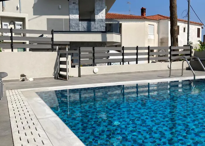 Luka 1 Aparts Polichrono Aparthotel 4*