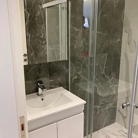 Luka 1 Aparts Polichrono 3* Polychrono