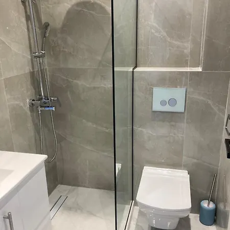 Luka 1 Aparts Polichrono Πολύχρονο