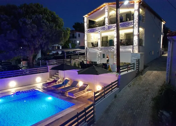 Luka 1 Aparts Polichrono 3* Polychrono