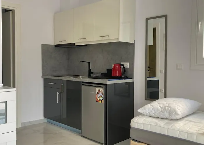 Luka 1 Aparts Polichrono