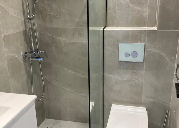 Luka 1 Aparts Polichrono Polychrono