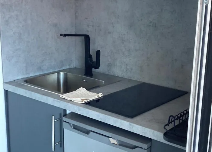 Luka 1 Aparts Polichrono 3* Polychrono