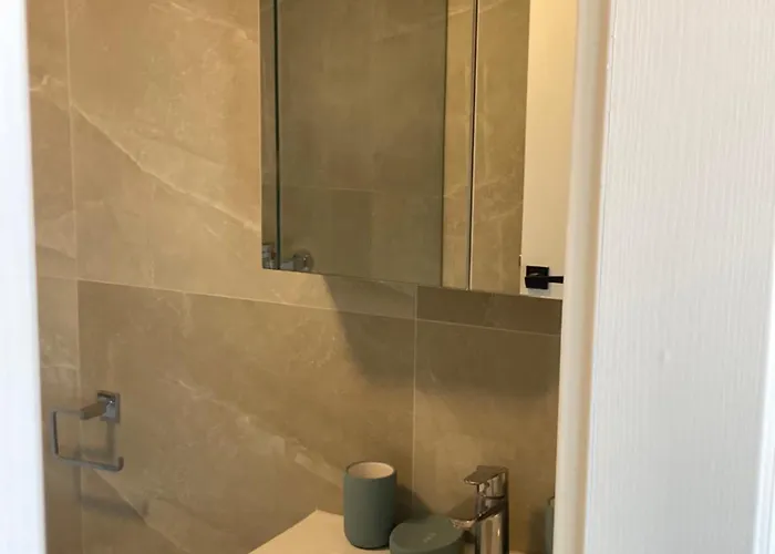 Luka 1 Aparts Polichrono