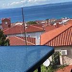 Luka 1 Aparts Polichrono 4*