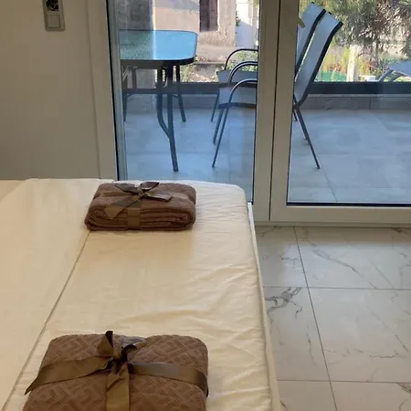 Luka 1 Aparts Polichrono 3* Polychrono