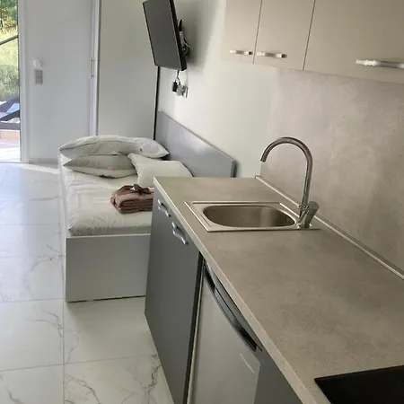 Luka 1 Aparts Polichrono Aparthotel 3*