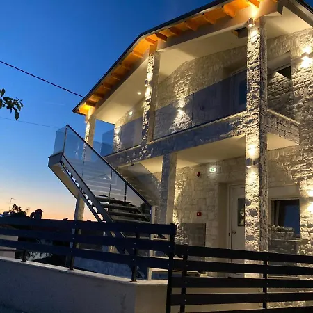 Luka 1 Aparts Polichrono Polychrono