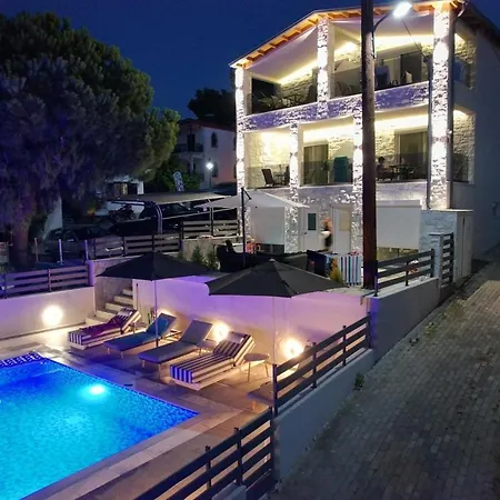 Luka 1 Aparts Polichrono 3* Polychrono