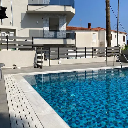 Luka 1 Aparts Polichrono Aparthotel 3*