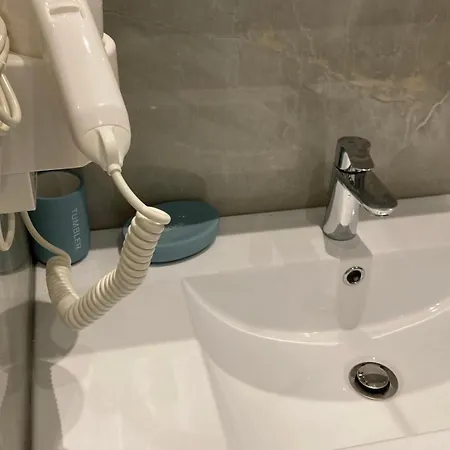 Luka 1 Aparts Polichrono