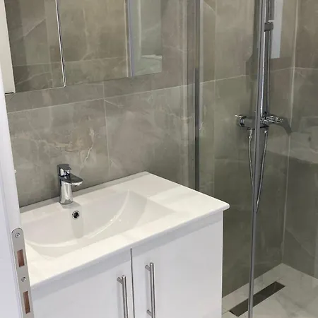 Luka 1 Aparts Polichrono