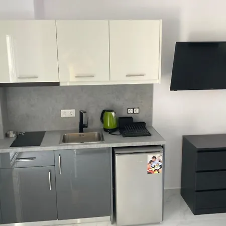 Luka 1 Aparts Polichrono Polychrono