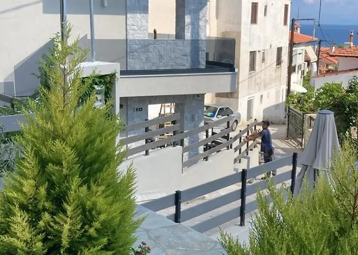 Luka 1 Aparts Polichrono 4* Políhrono