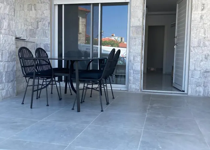 Luka 1 Aparts Polichrono Apartmanhotel