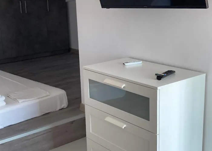 Luka 1 Aparts Polichrono Apartmanhotel 4*